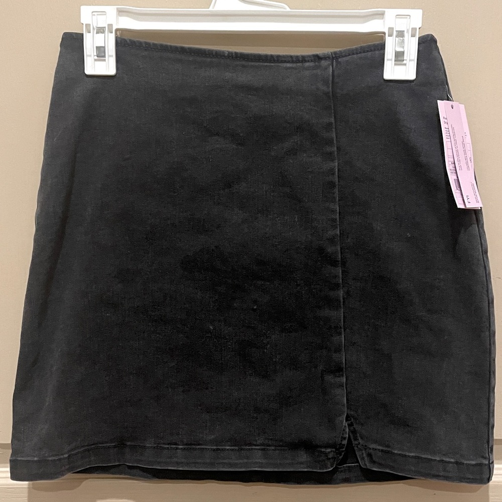 ***SOLD***SOLD*** Wild Fable Faded Black Denim Mini Skirt Size 4 / Small NWT